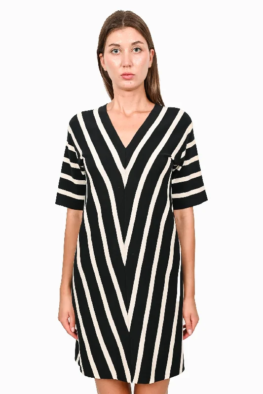 Zoned chic dress-Chloe Black/Cream Chevron Striped Cotton Knit Dress Size XS