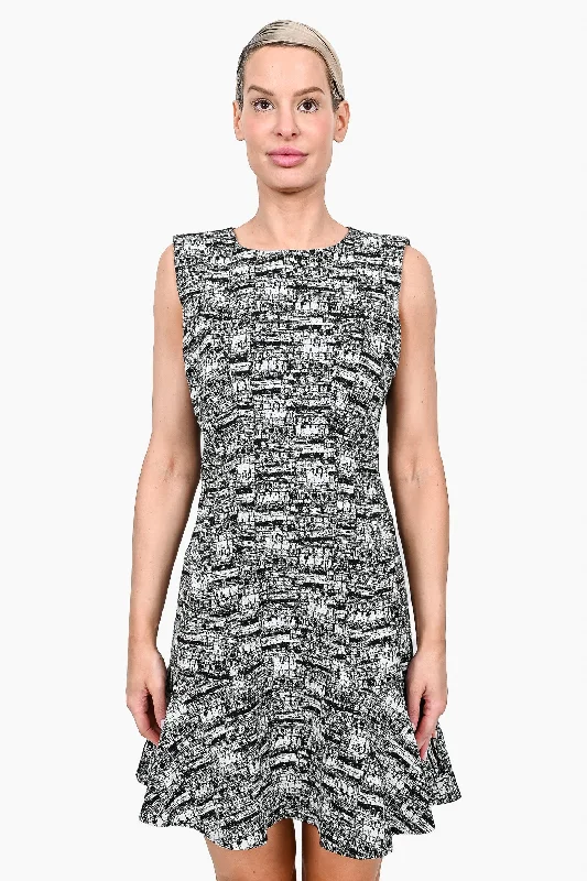 Faint ikat dress-Diane von Furstenberg Black/White Patterned Sleeveless Flared Dress Size 14