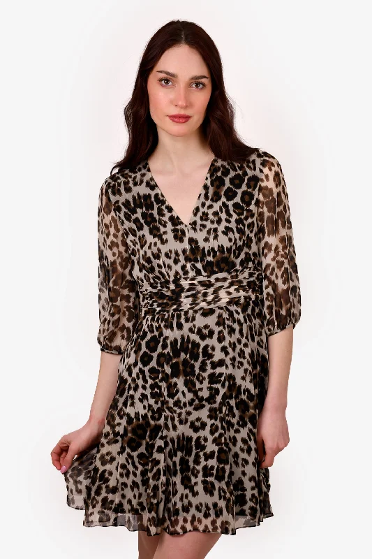 Warm flocked dress-Diane Von Furstenberg Leopard Silk Dress with Scarf Size 6