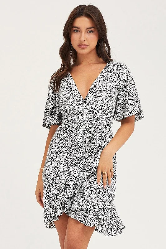 Cozy fleecy dress-Geo Print Skater Dress Short Sleeve Mini